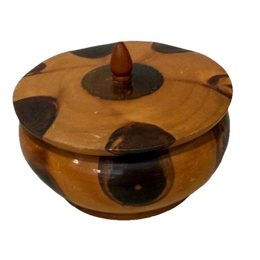Jewelry box made from Araucaria wood knots with lid, hand-turned Folk Art